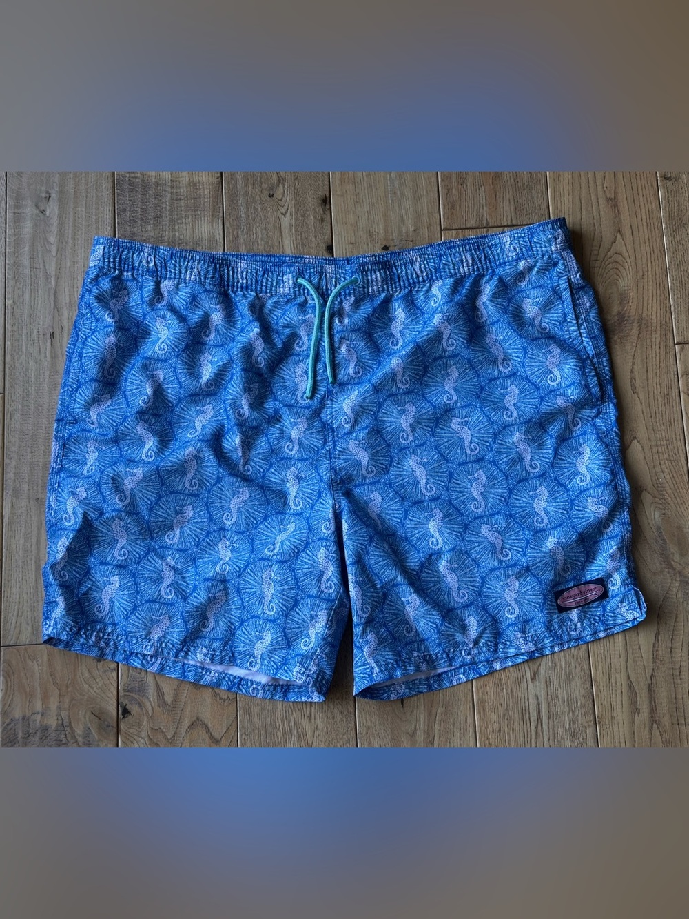 Vineyard Vines Seahorse Dot Bungalow Swim Trunks size XL